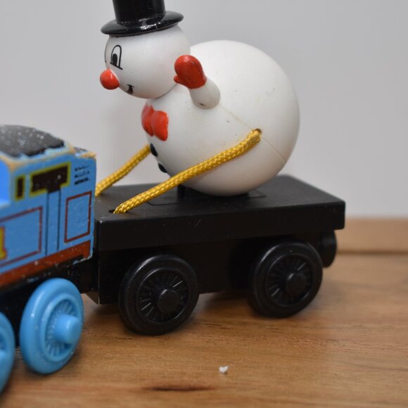 Winter Wonderland Thomas & Snowman Balloon Car - Thomas & Friends Wooden Trains - Picture 6 of 8